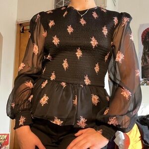 🌹Flowy black floral peplum top🖤